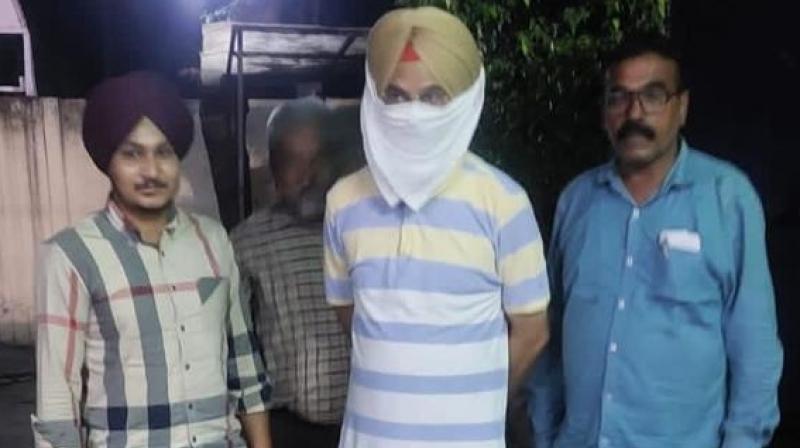 VB NABS MUNSHI FOR ACCEPTING BRIBE OF RS 20,000; ROLE OF SHO & ASI UNDER SCANNER