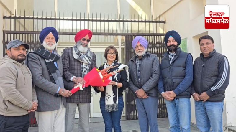 Australian MP Parvinder Kaur welcomed upon arrival at Bhai Kahn Singh Library