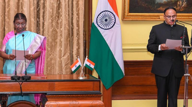 New Delhi: President Droupadi Murmu administers the oath of office to Heeralal Samariya as Chief Information Commissioner at Rashtrapati Bhavan, in New Delhi, Monday, Nov. 6, 2023. (PTI Photo)