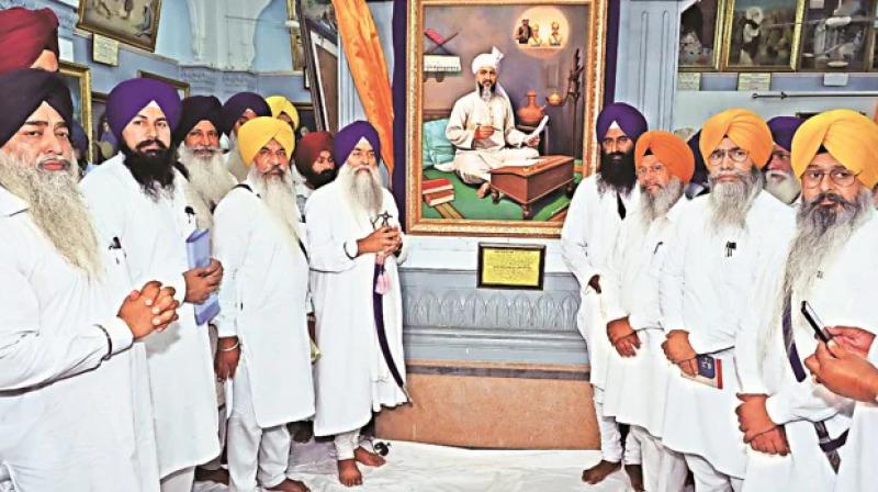 Portrait of Allah Yaar Khan Jogi being unveiled at Central Sikh Museum, in Amritsar.