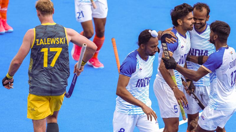 ਜਿੱਤ ਤੋਂ ਬਾਅਦ ਖੁ਼ਸ਼ੀ ਦੇ ਰੌਂਅ ’ਚ ਭਾਰਤੀ ਹਾਕੀ ਟੀਮ। 