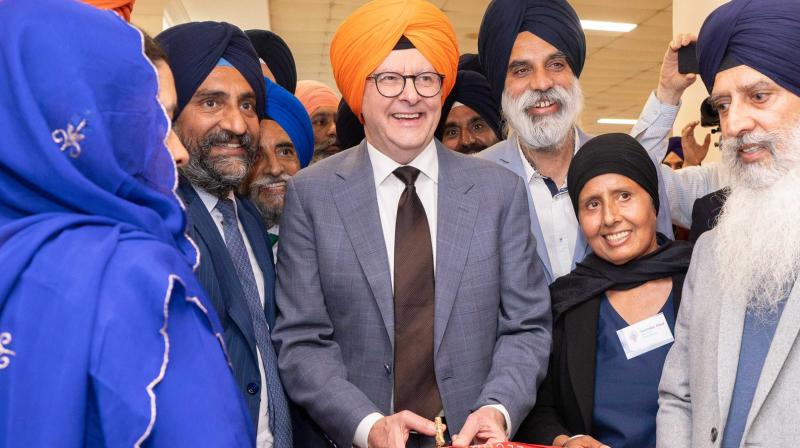 Prime Minister of Australia visited temples and Gurdwara on the occasion of Bandi Chhod Diwas.