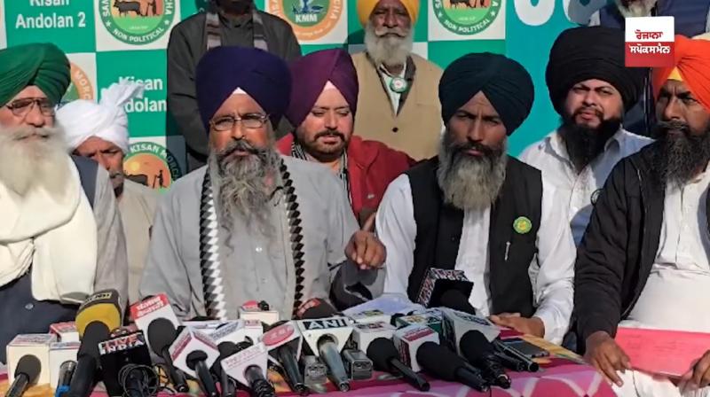 ਪੱਤਰਕਾਰਾਂ ਨੂੰ ਸੰਬੋਧਨ ਕਰਦੇ ਕਿਸਾਨ ਆਗੂ। 