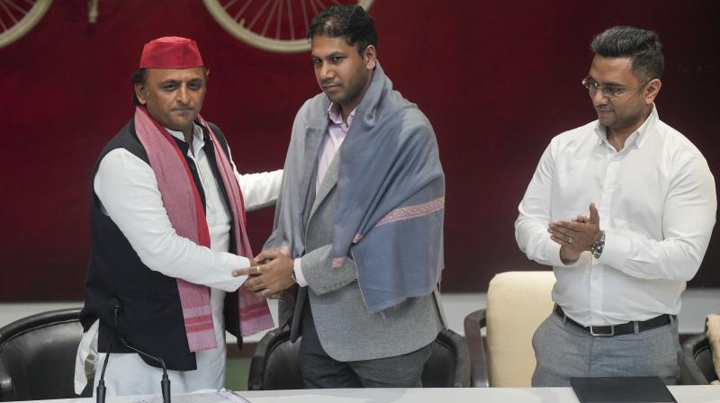 Lucknow: Samajwadi Party President Akhilesh Yadav felicitates Rahul Kumar Kamboj, Parliament Member of Frankfurt in Germany, during a press conference at party office, in Lucknow, Sunday, Dec. 29, 2024. (PTI Photo/Nand Kumar)