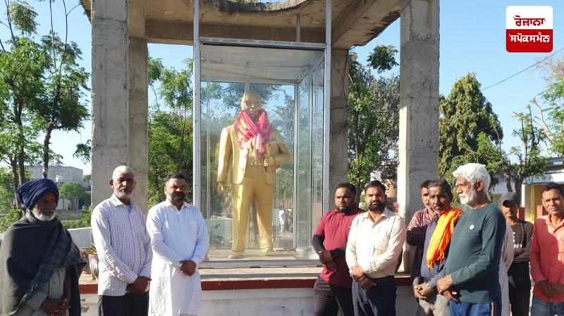 Anti-national slogans written on Babasaheb Ambedkar's statue in Phillaur Latest News in Punjabi 