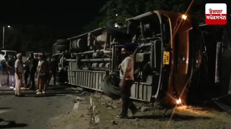 Major road accident in Chandigarh, bus full of passengers overturns, many injured Latest news in Punjabi 
