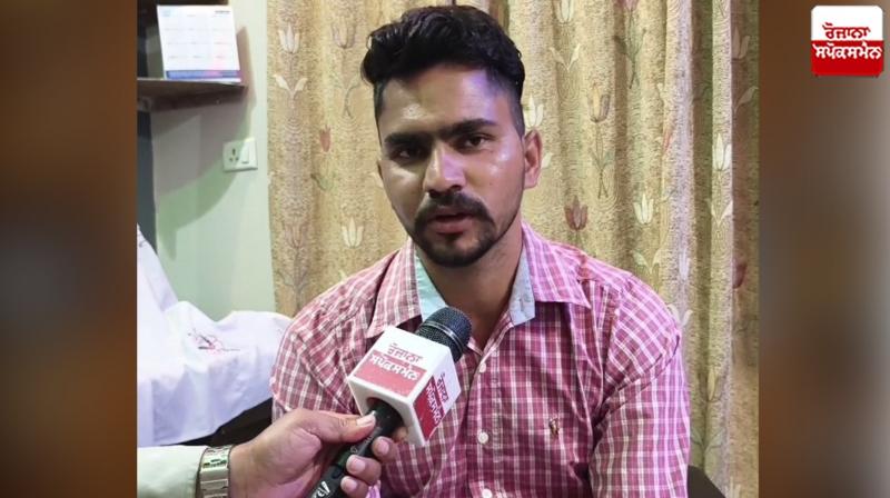 Salute to courage, despite an accident, he works and studies on a wheelchair Latest News in Punjabi 