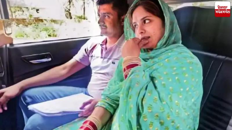 CRPF jawan with his wife which whose married recently image.