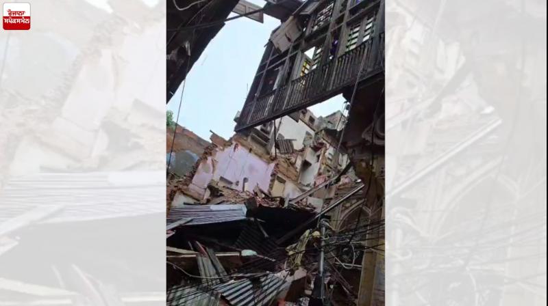 Three-story Building Collapses in Amritsar Due to 18-Hour Continuous Rain Latest News in Punjabi 