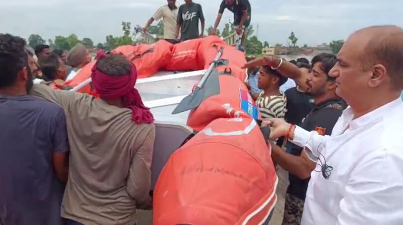 ‘ਆਪ' ਦੇ ਜਨਰਲ ਸਕੱਤਰ ਦੀਪਕ ਬਾਲੀ ਨੇ ਸਲਮਾਨ ਖਾਨ ਦੀ NGO Being Huaman ਵਲੋਂ ਭੇਜਿਆ ਦੋ ਕਿਸ਼ਤੀਆਂ ਕੀਤੀਆਂ ਸੁਪੁਰਦ 