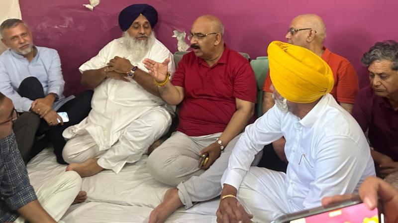 ਸੁਖਬੀਰ ਸਿੰਘ ਬਾਦਲ  ਪਹੁੰਚੇ ਪਠਾਨਕੋਟ, ਅਸ਼ਵਨੀ ਸ਼ਰਮਾ ਨਾਲ ਸਾਂਝਾ ਕੀਤਾ ਦੁੱਖ