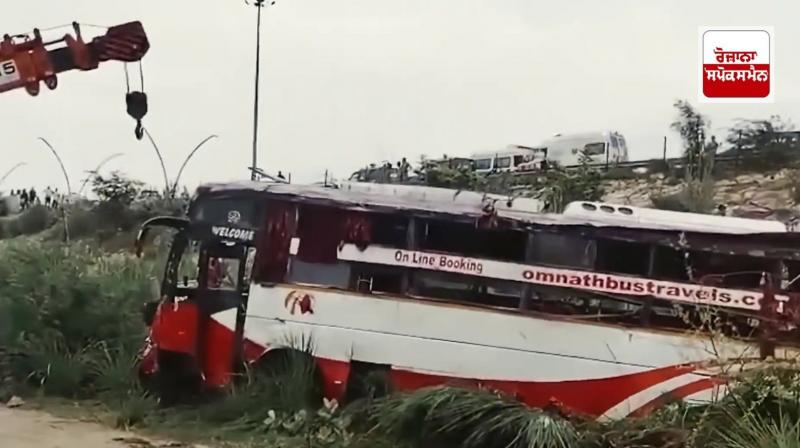 Lucknow-Agra Expressway : Bus falls into gorge while trying to overtake truck, two die