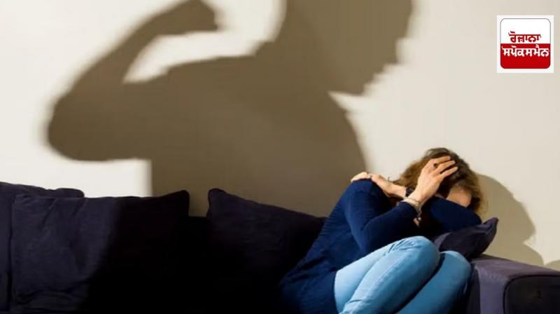 Cruel husband slaps wife 50 times in 1 minute in indore!