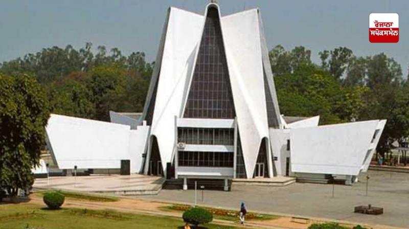 ਪੰਜਾਬੀ ਯੂਨੀਵਰਸਿਟੀ ’ਚ ਮਰਨ ਵਰਤ ’ਤੇ ਬੈਠੀ ਅਧਿਆਪਕਾ ਦੀ ਹਾਲਤ ਨਾਜ਼ੁਕ