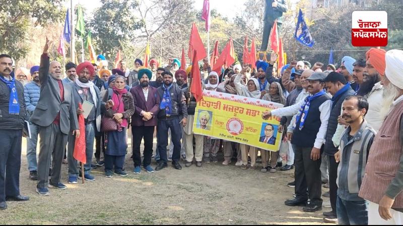  ਬਠਿੰਡਾ ਦੀਆਂ ਵੱਖ -ਵੱਖ ਜਥੇਬੰਦੀਆਂ ਰੋਸ ਪ੍ਰਦਰਸ਼ਨ ਕਰਦੀਆਂ ਹੋਈਆਂ 