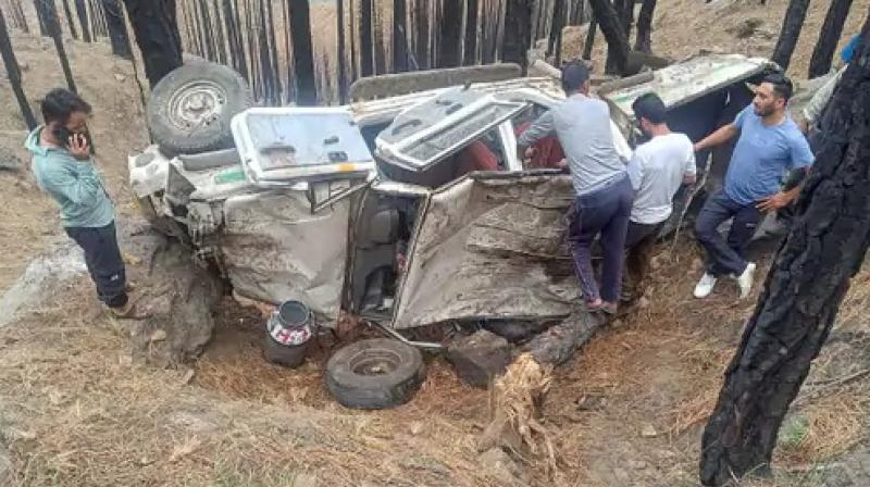 Car fell into a ravine in Himachal Pradesh News