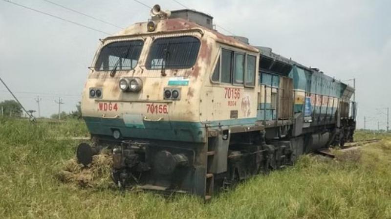  ਟ੍ਰੈਕ ਛੱਡ ਕੇ ਖੇਤਾਂ 'ਚ ਦੌੜਨ ਲੱਗਿਆ ਇੰਜਣ