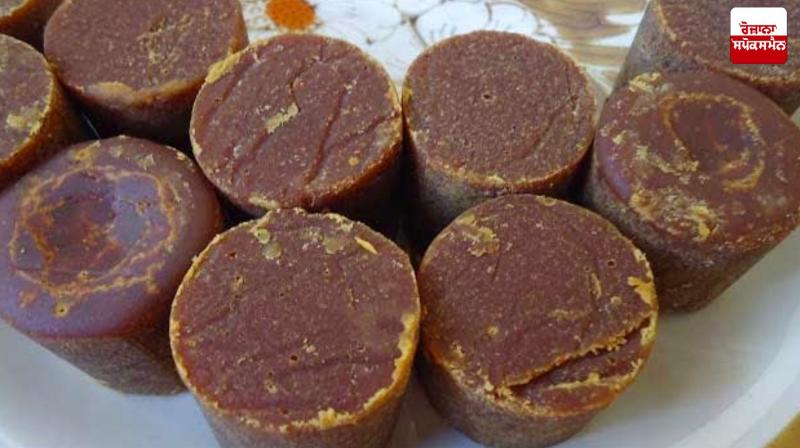 Eat black jaggery for dry cough, it will increase the heat in the body and give you many benefits