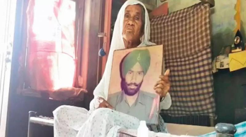  Kargil martyr Naik Nirmal Singh Kusla's mother forced to work