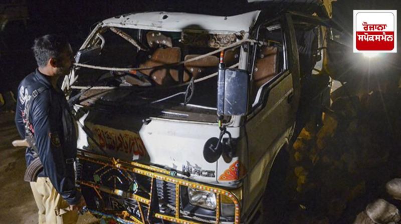 Trawler hits bus in Pakistan's Sindh province, 12 people killed
