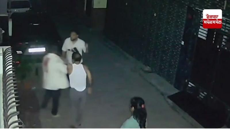 ਦੋਸਤ ਨਾਲ ਜਨਮਦਿਨ ਦੀ ਪਾਰਟੀ 'ਤੇ ਜਾ ਰਹੇ ਨੌਜਵਾਨ 'ਤੇ ਤੇਜ਼ਧਾਰ ਹਥਿਆਰਾਂ ਨਾਲ ਹਮਲਾ, ਹਾਲਤ ਨਾਜ਼ੁਕ