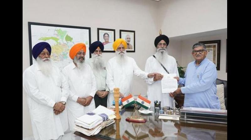  SGPC delegation meet Governor 