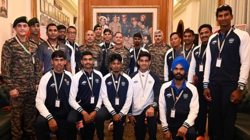 ਫੌਜ ਮੁਖੀ ਜਨਰਲ ਉਪੇਂਦਰ ਦਿਵੇਦੀ ਪੈਰਿਸ ਓਲੰਪਿਕ 2024 ’ਚ ਹਿੱਸਾ ਲੈਣ ਵਾਲੇ ਭਾਰਤੀ ਫੌਜ ਦੇ ਖਿਡਾਰੀਆਂ ਨੂੰ ਸਨਮਾਨਿਤ ਕਰਦੇ ਹੋਏ 