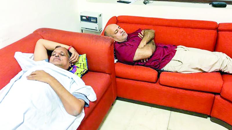  Satinder Jain And Manish Sisodia