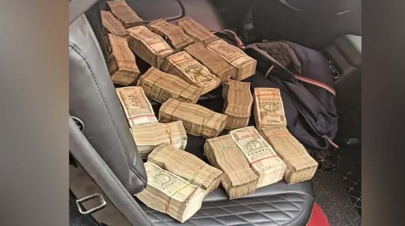 ਗੱਡੀ ਮਿਲੀ ਨਕਦੀ ਦੀ ਤਸਵੀਰ 