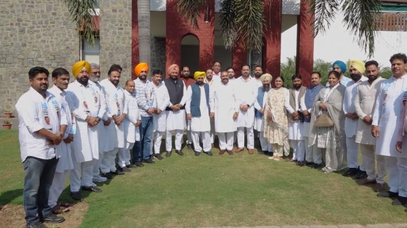  A blow to Congress in Jalandhar, dozens of Congress councilors joined AAP