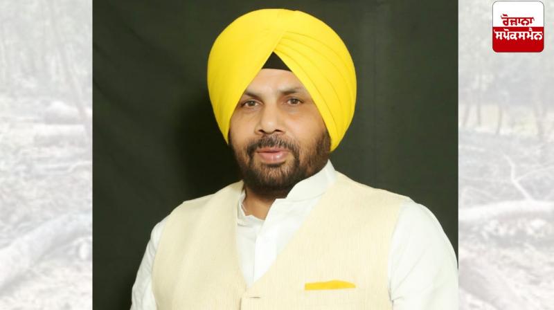 Punjab Public Works Minister Harbhajan Singh ETO presents records regarding ROB project