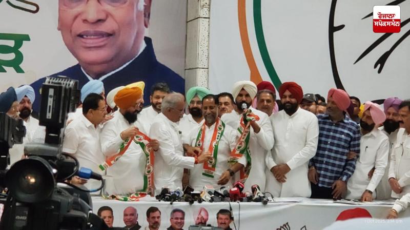 Anil Joshi leaves Shiromani Akali Dal and joins Congress