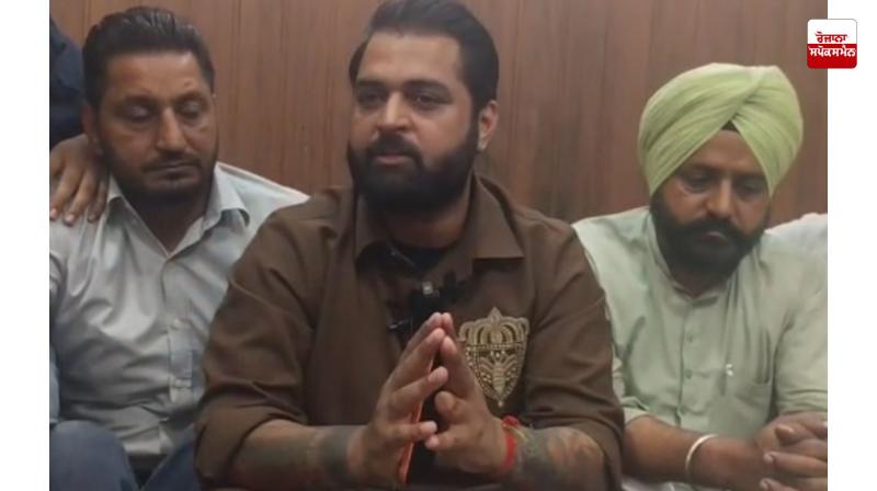 Gulab Sidhu apologizes for beating up Sarpanch in song
