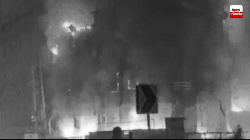 Massive fire breaks out in a 4-storey hotel in Gorakhpur