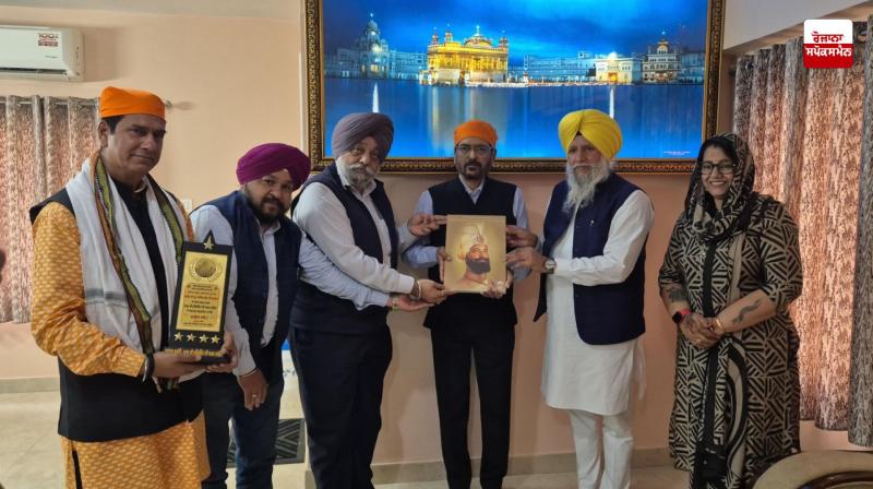 Officials of the Prime Minister's Office pay obeisance at Takht Patna Sahib