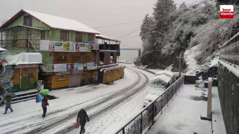 Fresh snowfall at Shinkula Pass in Himachal Pradesh
