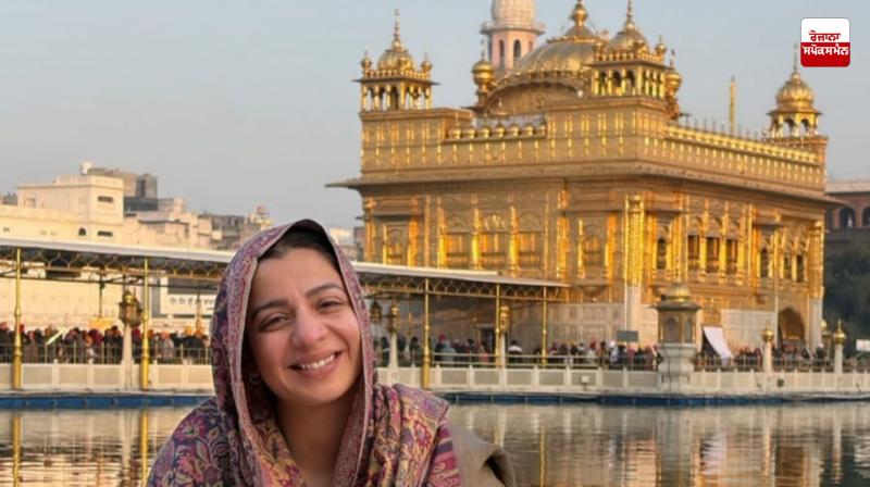 Famous Punjabi singer Jasmine Sandlas paid obeisance at Sachkhand Sri Harmandir Sahib today