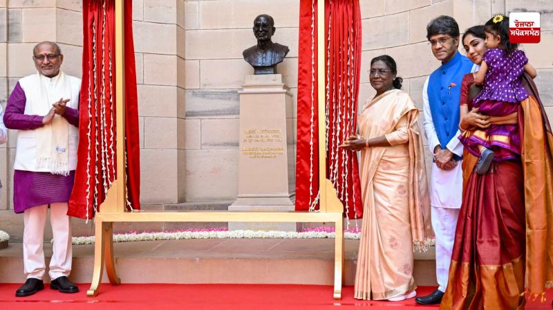 Statue of first Indian Governor General unveiled at Rashtrapati Bhavan