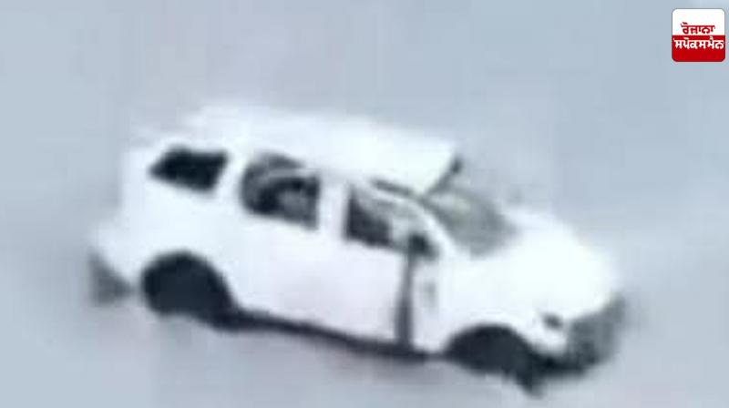 Car falls 400 feet into river in Drass, Kargil