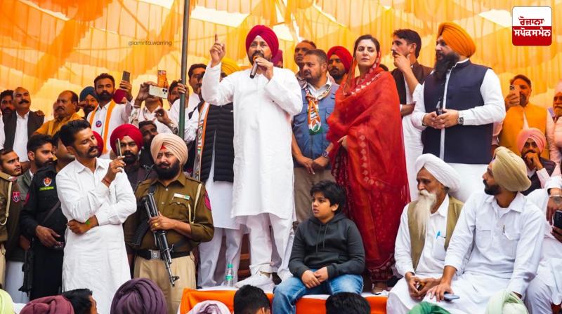 ਸਾਬਕਾ ਮੁੱਖ ਮੰਤਰੀ ਚਰਨਜੀਤ ਸਿੰਘ ਚੰਨੀ ਗਿੱਦੜਬਾਹਾ ਤੋਂ ਲੋਕਾਂ ਨੂੰ ਸੰਬੋਧਨ ਕਰਦੇ ਹੋਏ 