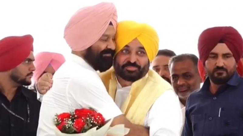 Dimpy Dhillon joined the Aam Aadmi Party