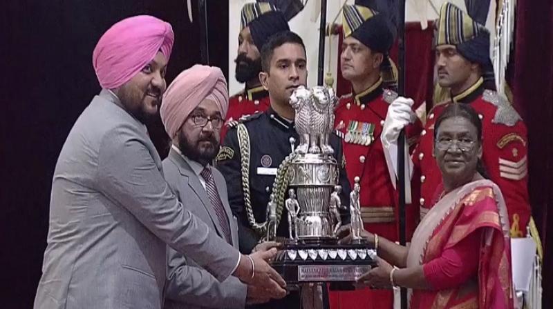 Punjab CM felicitates GNDU for lifting Maulana Abul Kalam Azad trophy for 25th time