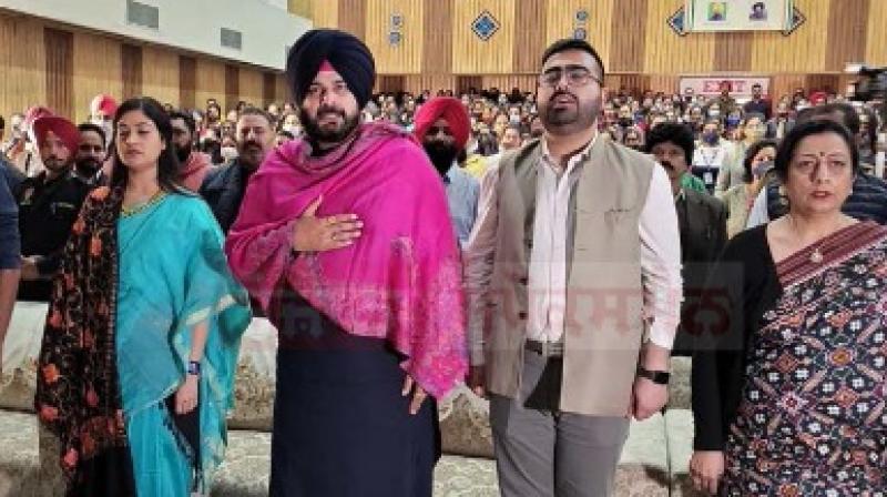 Navjot Sidhu arrives at KMV College, Jalandhar for 'Future of Punjab' program