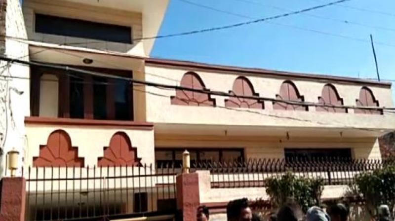 Father Commits suicide after killing his daughter