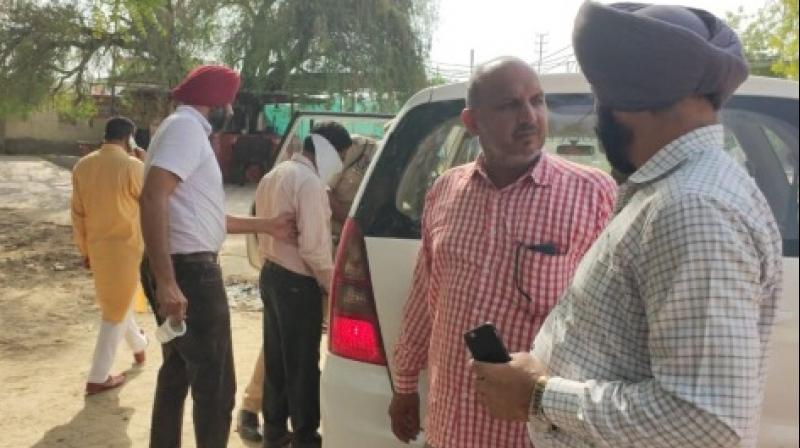 5000 bribe of electricity board J.E 