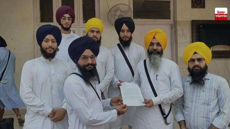 GNDU ਦੇ ਵਿਦਿਆਰਥੀਆਂ ਨੇ ਅਕਾਲ ਤਖ਼ਤ ਸਾਹਿਬ ਵਿਖੇ ਦਿੱਤਾ ਮੰਗ ਪੱਤਰ