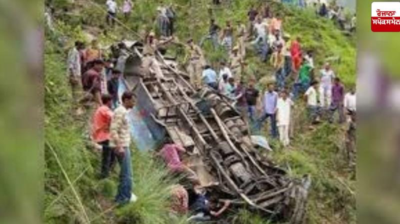 Terrible road accident in Arunachal Pradesh, truck falls into gorge, 22 people die