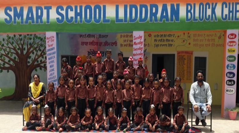 429 schools arrived on the first day after summer vacations, Education Department officials