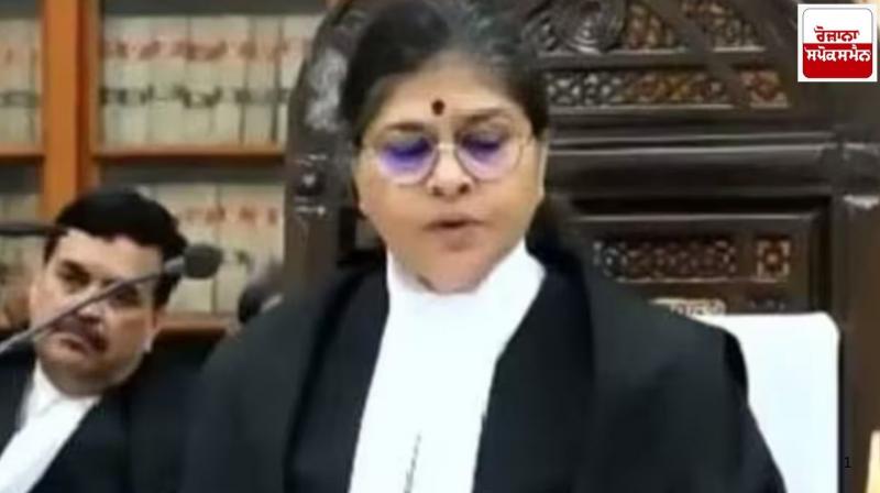 Two mobile phones of Gujarat High Court Chief Justice stolen
