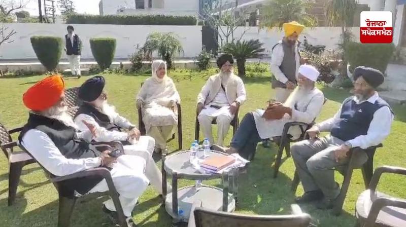 5 ਮੈਂਬਰੀ ਕਮੇਟੀ ਦੇ ਮੈਂਬਰ ਧਾਮੀ ਘਰ ਪਹੁੰਚੇ